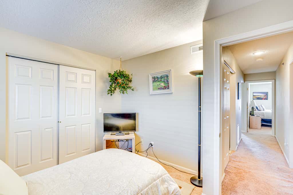 Lakefront Osage Beach Condo w/ Water-View Balcony!