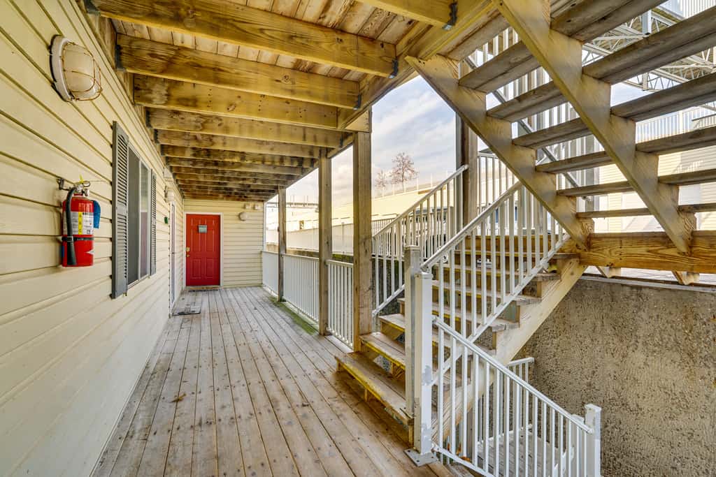 Lakefront Osage Beach Condo w/ Water-View Balcony!