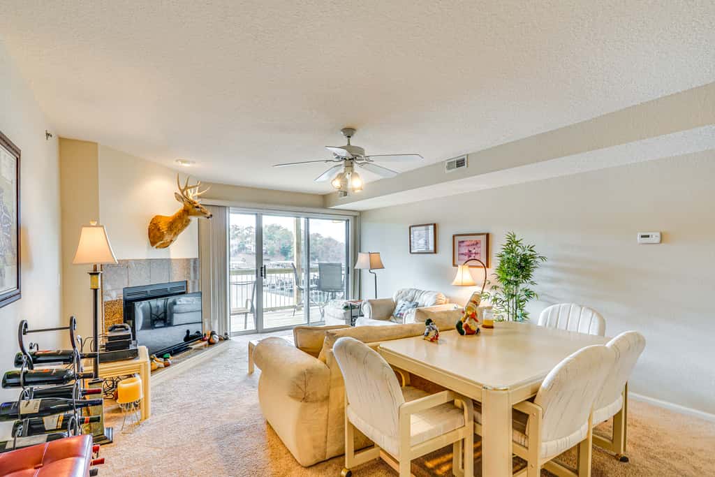 Lakefront Osage Beach Condo w/ Water-View Balcony!