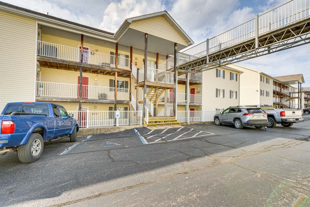 Lakefront Osage Beach Condo w/ Water-View Balcony!