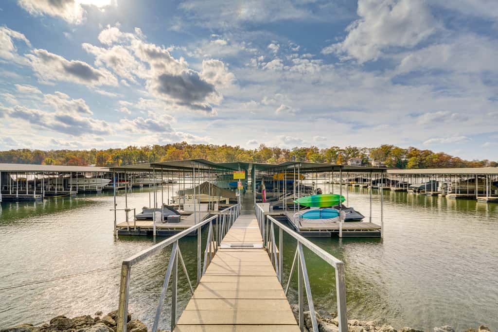 Lakefront Osage Beach Condo w/ Water-View Balcony!