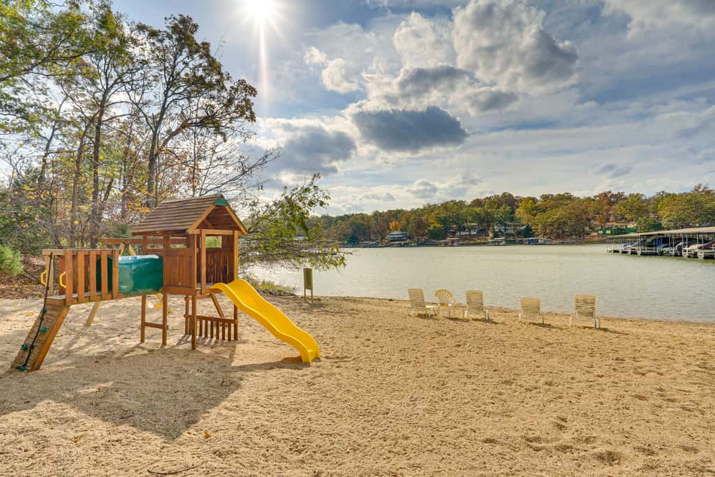 Lakefront Osage Beach Condo w/ Water-View Balcony!