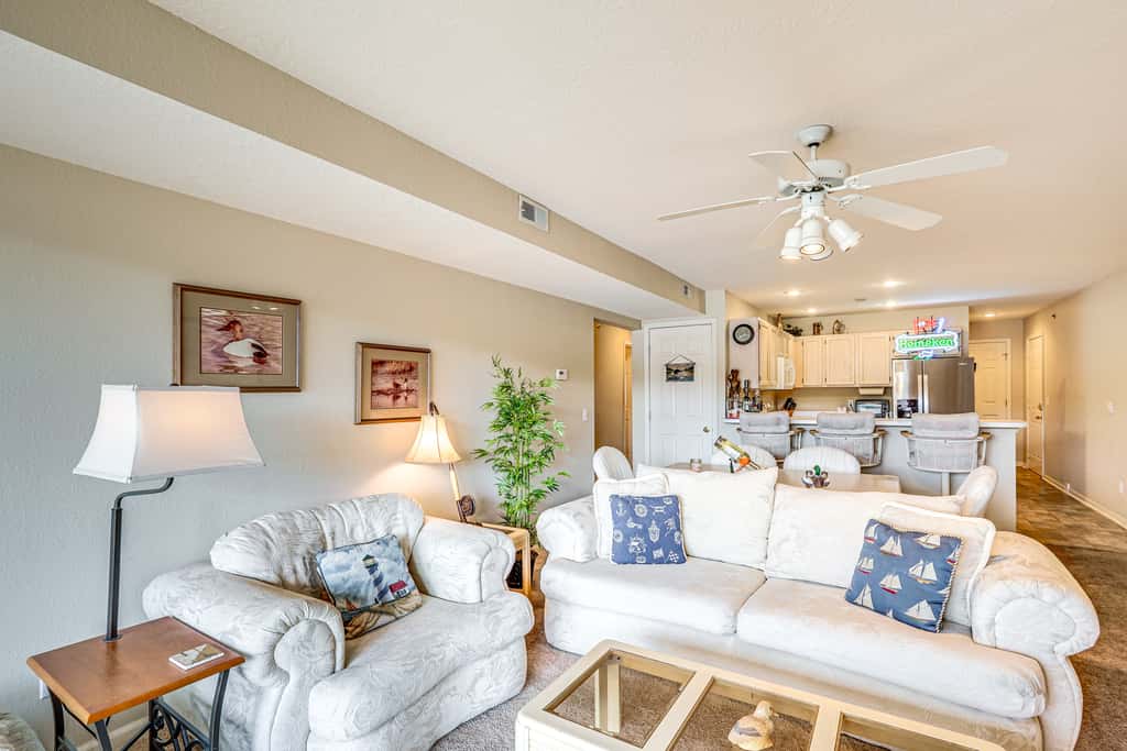 Lakefront Osage Beach Condo w/ Water-View Balcony!