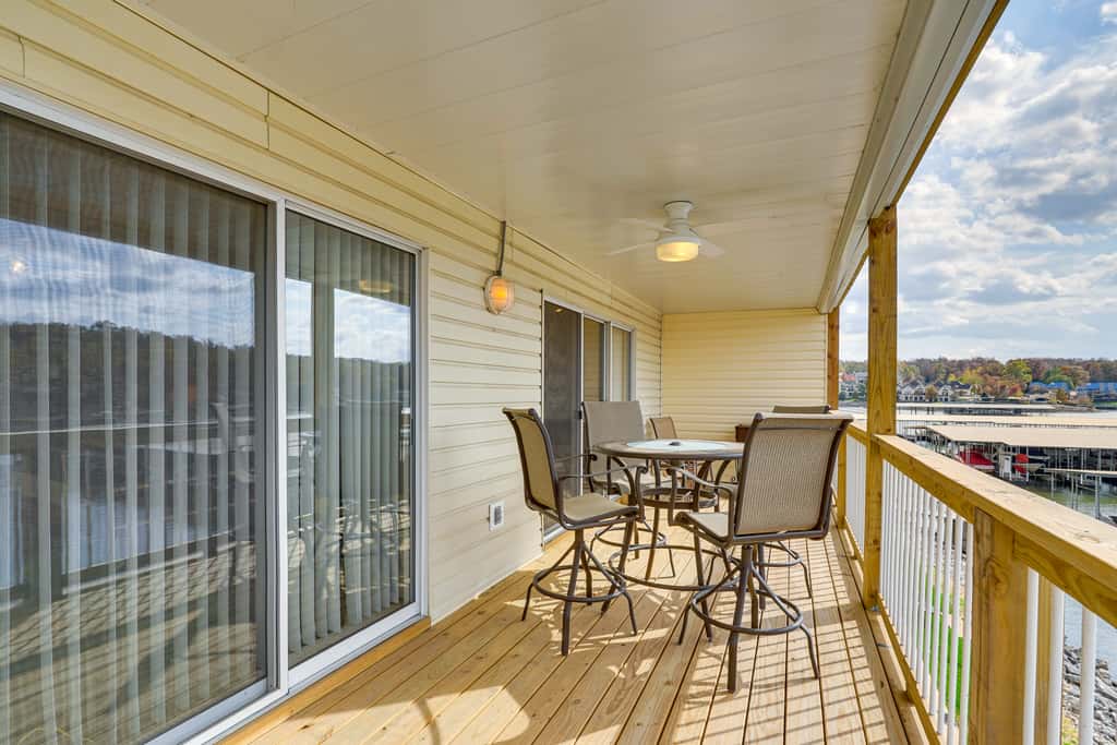 Lakefront Osage Beach Condo w/ Water-View Balcony!