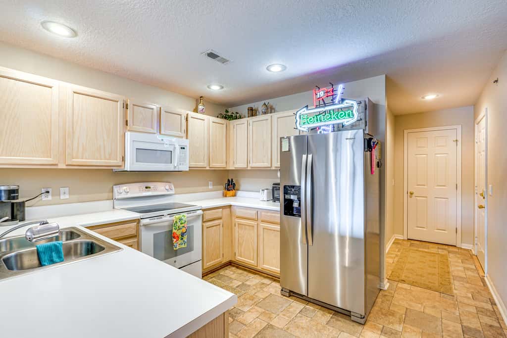 Lakefront Osage Beach Condo w/ Water-View Balcony!