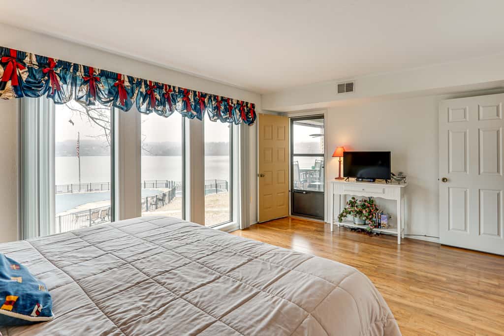 Main Channel View! Condo w/ Dock & Pool Access