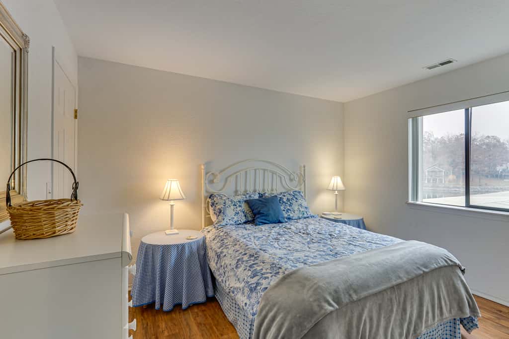 Main Channel View! Condo w/ Dock & Pool Access
