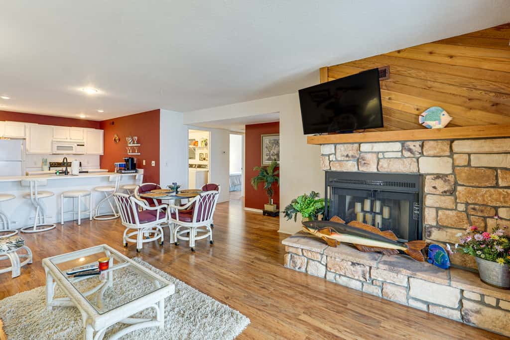 Main Channel View! Condo w/ Dock & Pool Access