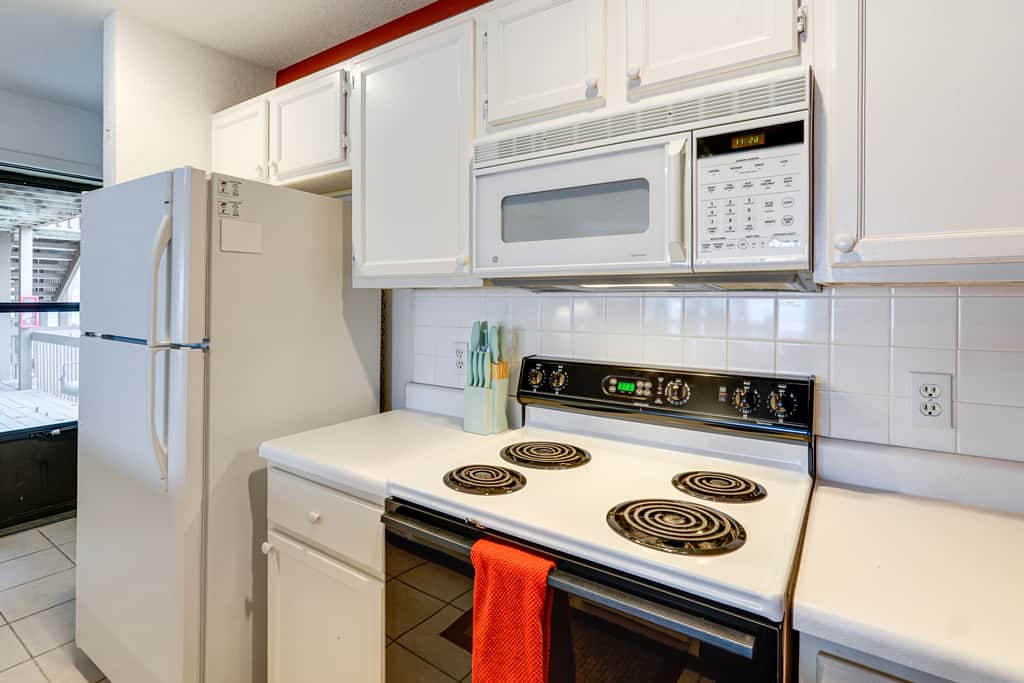 Main Channel View! Condo w/ Dock & Pool Access