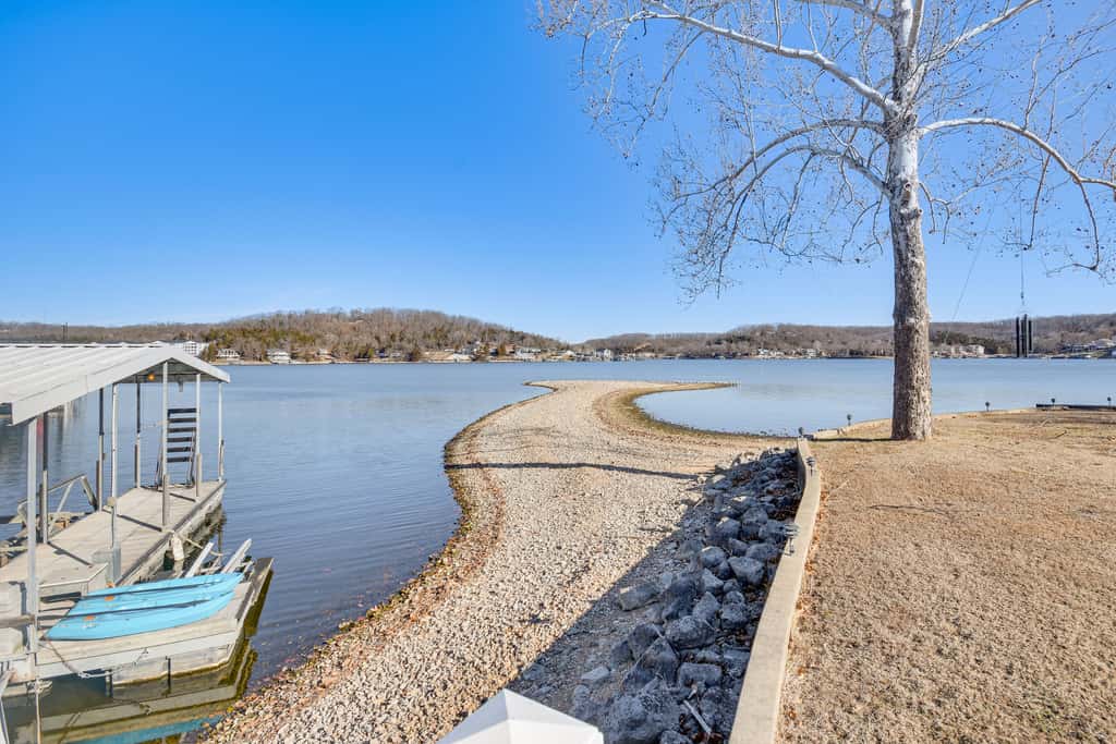 Private Hot Tub, Fire Pit! Lakefront Ozarks Escape