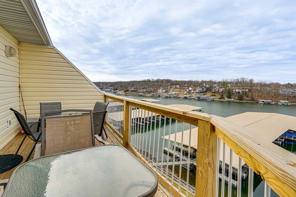 Pool & Beach Access: Lake of the Ozarks Condo