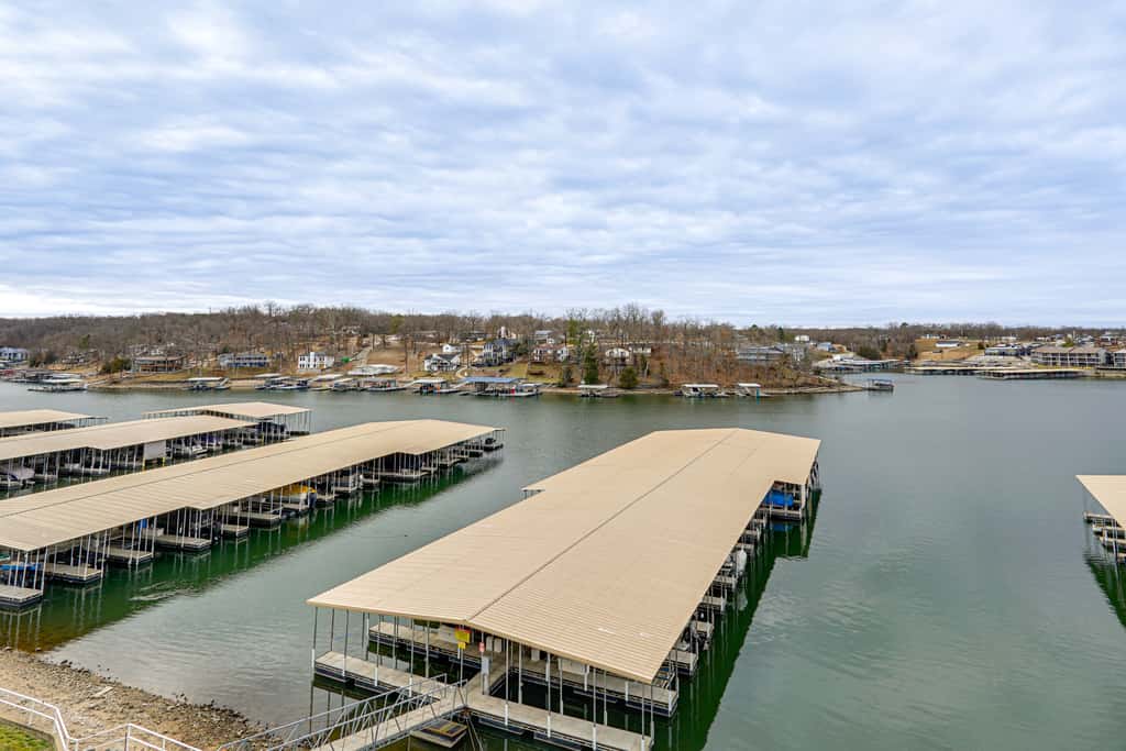 Pool & Beach Access: Lake of the Ozarks Condo