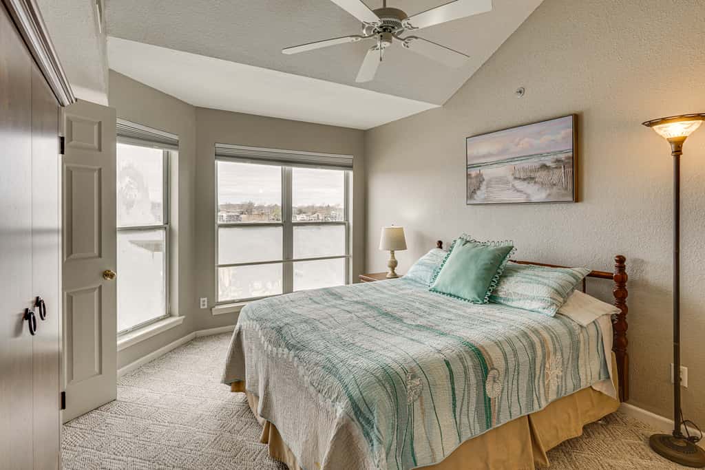 Pool & Beach Access: Lake of the Ozarks Condo