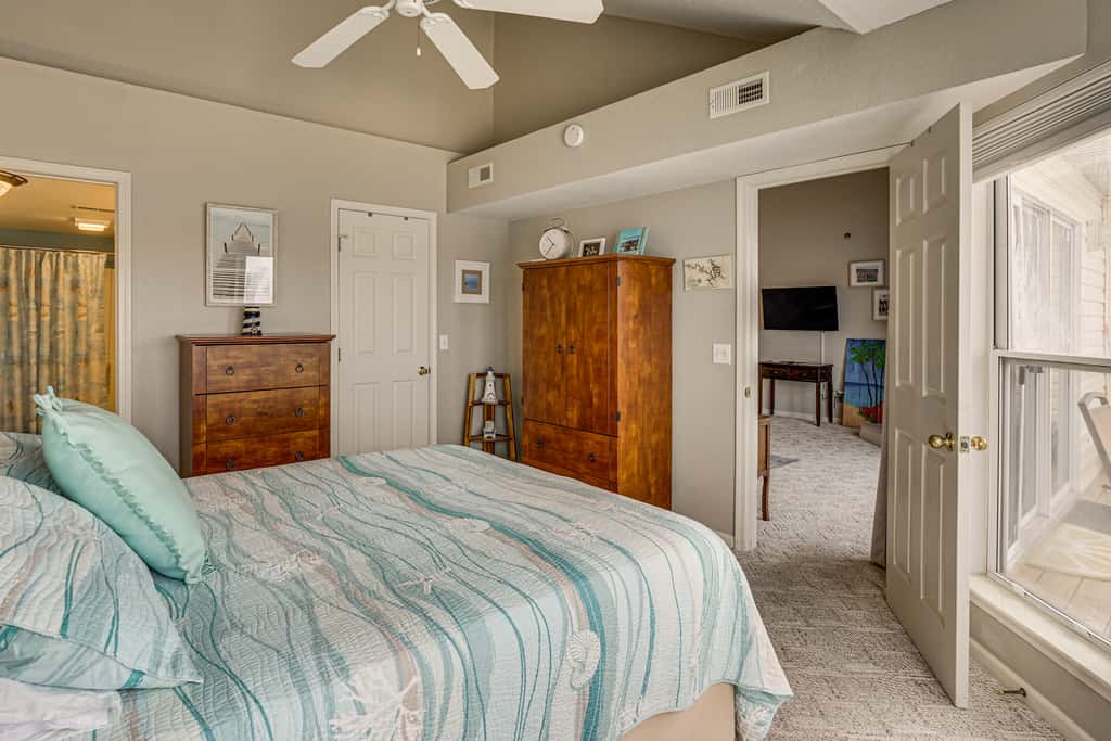 Pool & Beach Access: Lake of the Ozarks Condo