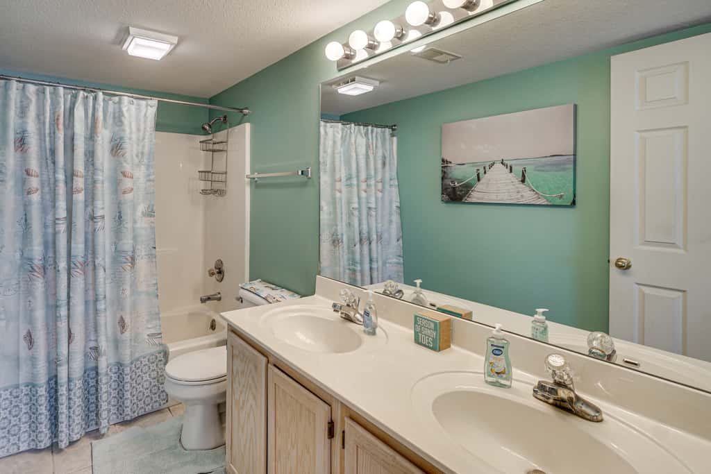 Pool & Beach Access: Lake of the Ozarks Condo