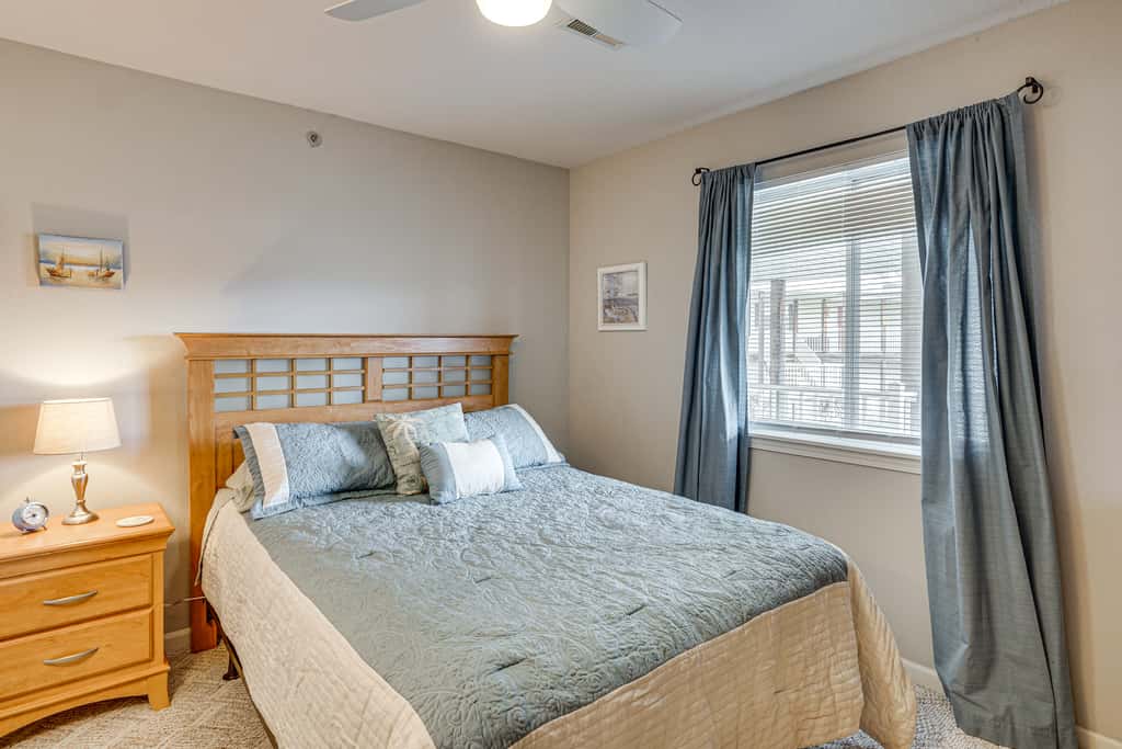 Pool & Beach Access: Lake of the Ozarks Condo