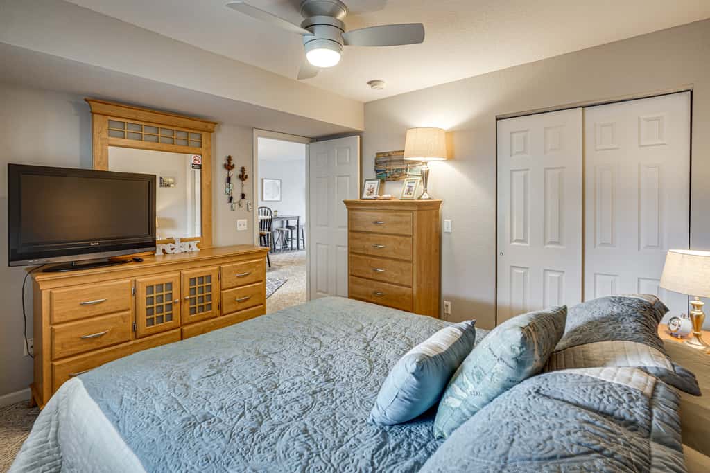 Pool & Beach Access: Lake of the Ozarks Condo