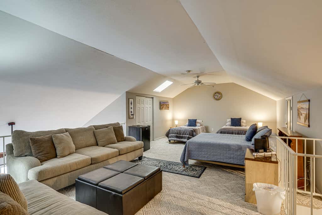 Pool & Beach Access: Lake of the Ozarks Condo