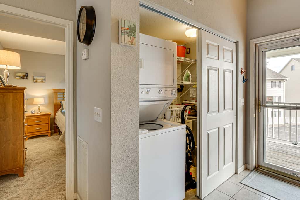 Pool & Beach Access: Lake of the Ozarks Condo