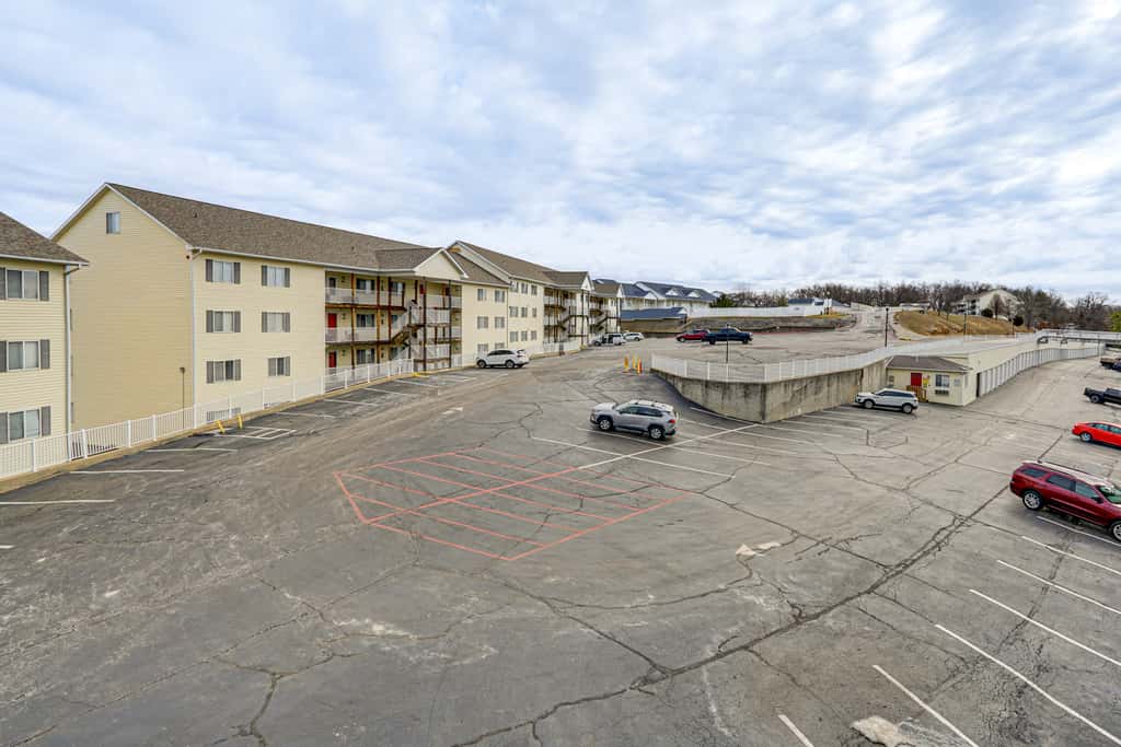 Pool & Beach Access: Lake of the Ozarks Condo