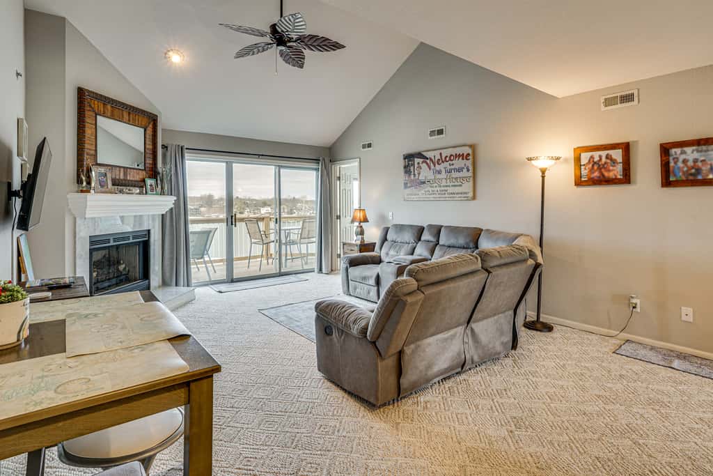 Pool & Beach Access: Lake of the Ozarks Condo