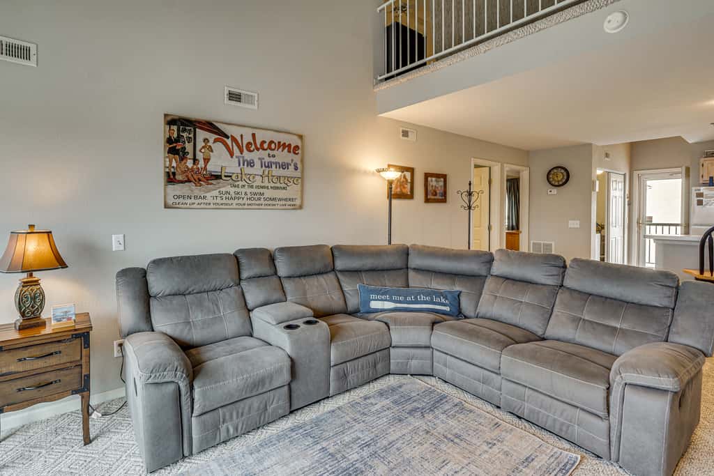 Pool & Beach Access: Lake of the Ozarks Condo