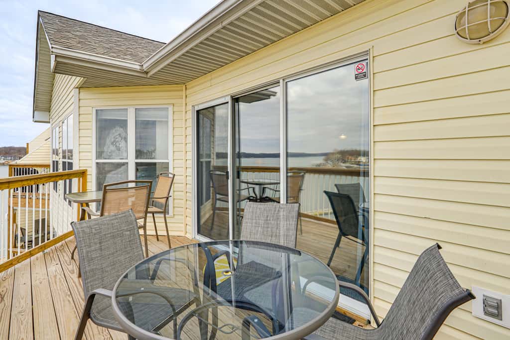 Pool & Beach Access: Lake of the Ozarks Condo