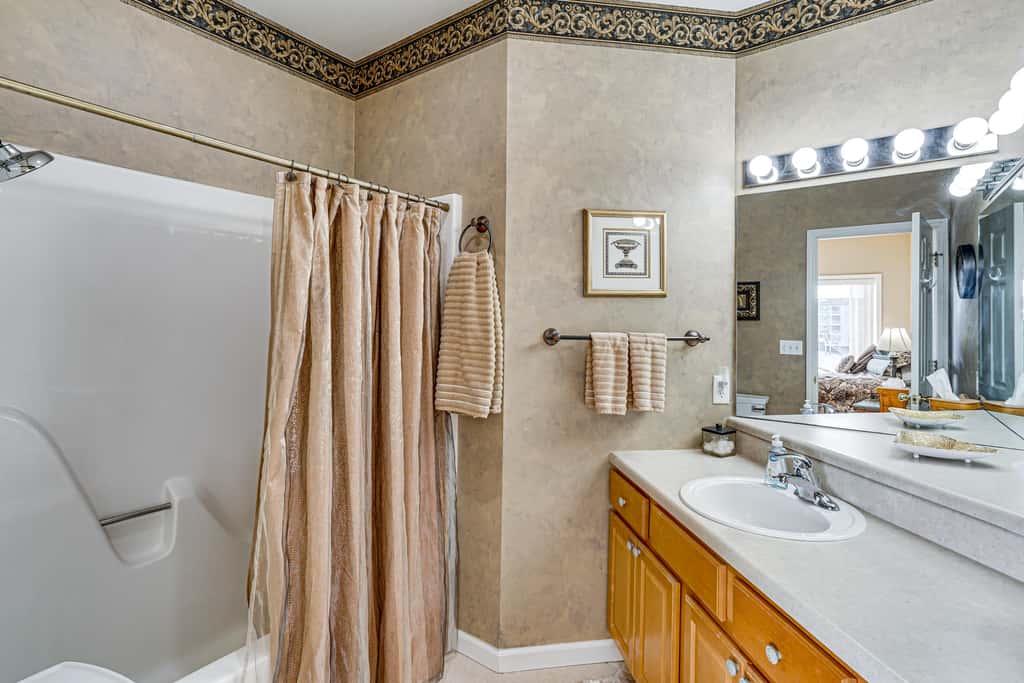 Lake View + Pool Access: Waterfront Ozark Escape!