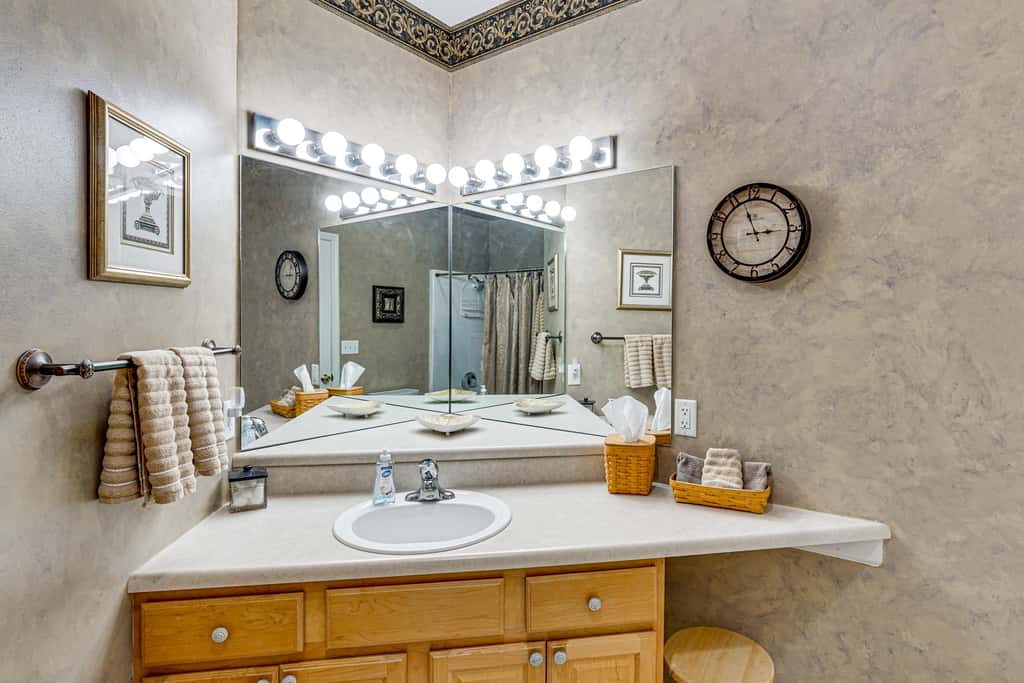 Lake View + Pool Access: Waterfront Ozark Escape!