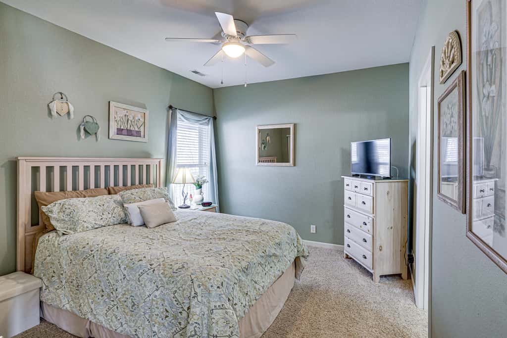Lake View + Pool Access: Waterfront Ozark Escape!