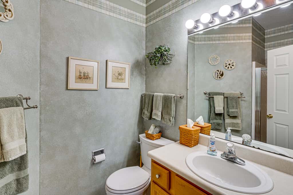 Lake View + Pool Access: Waterfront Ozark Escape!