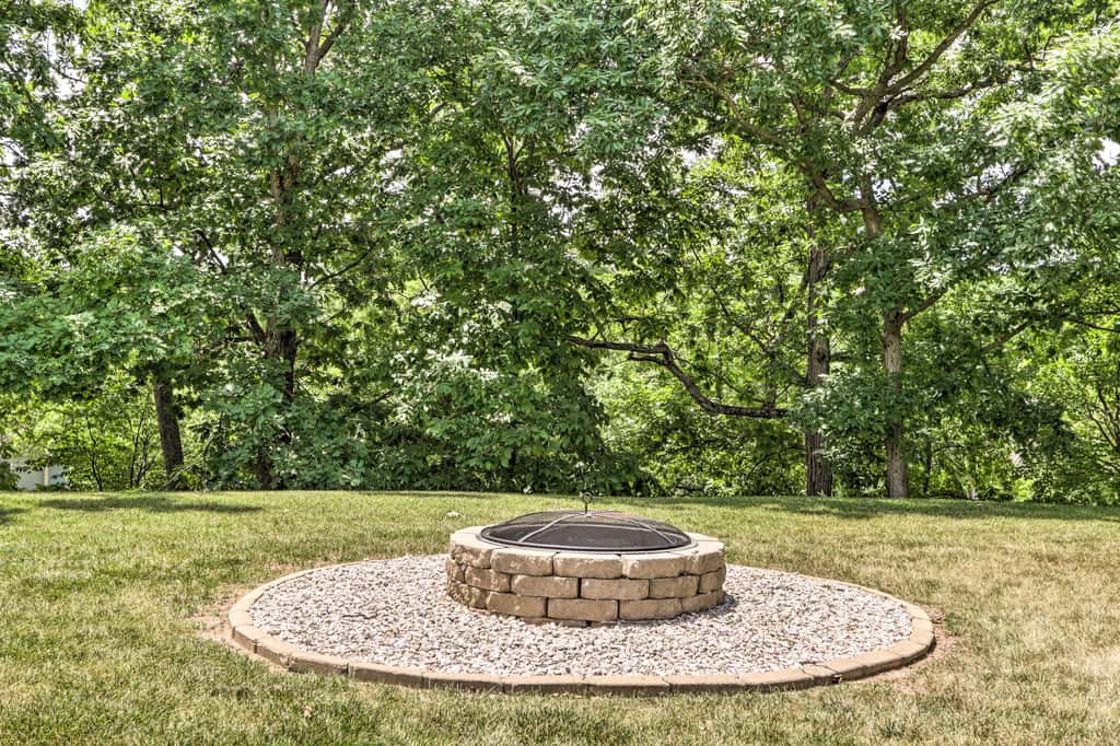 Lake View + Pool Access: Waterfront Ozark Escape!