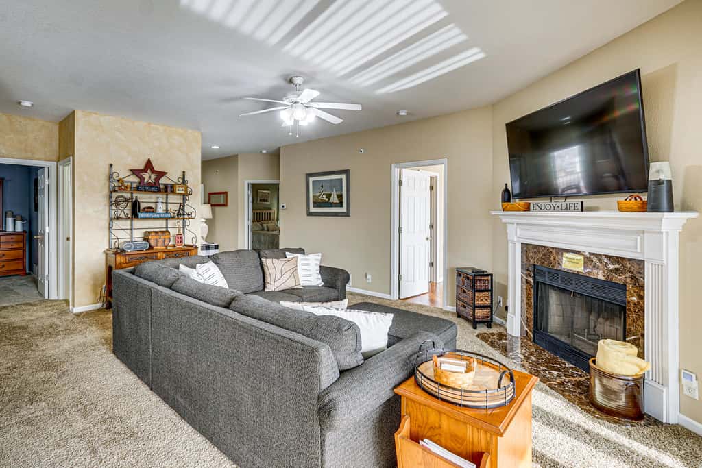 Lake View + Pool Access: Waterfront Ozark Escape!
