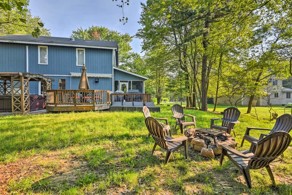 All-Season Family Retreat in Lake Harmony!