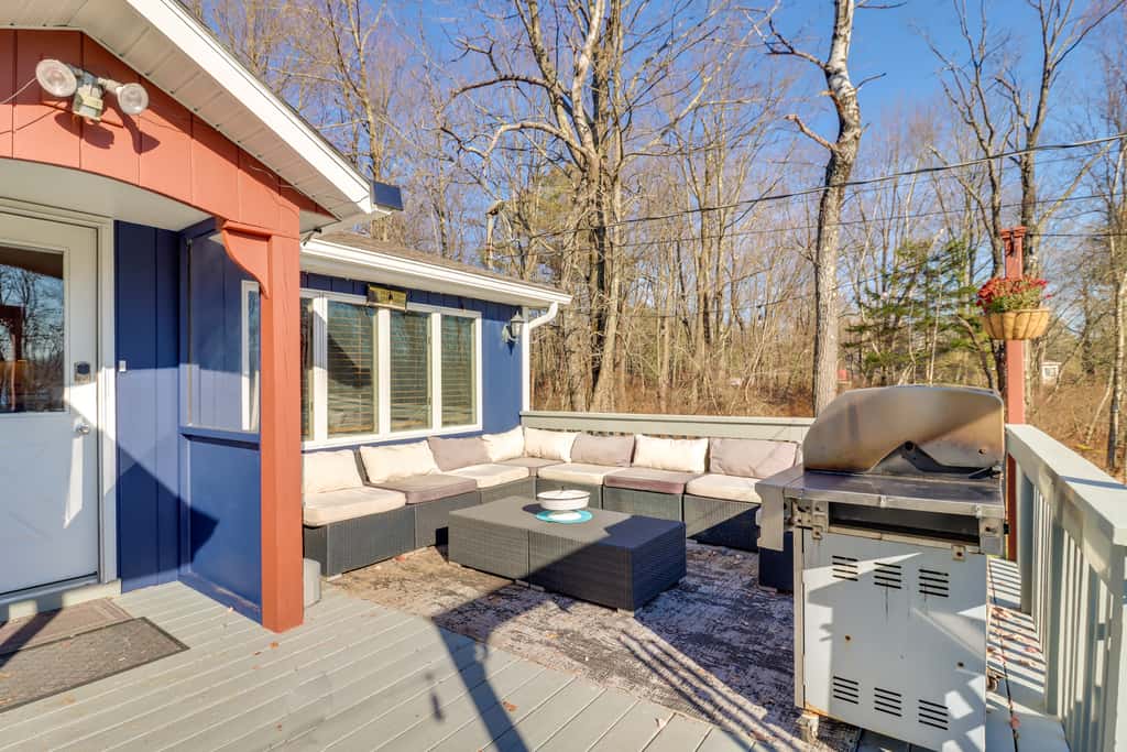 Lake View, Hot Tub, Fire Pit! Poconos Fall Getaway