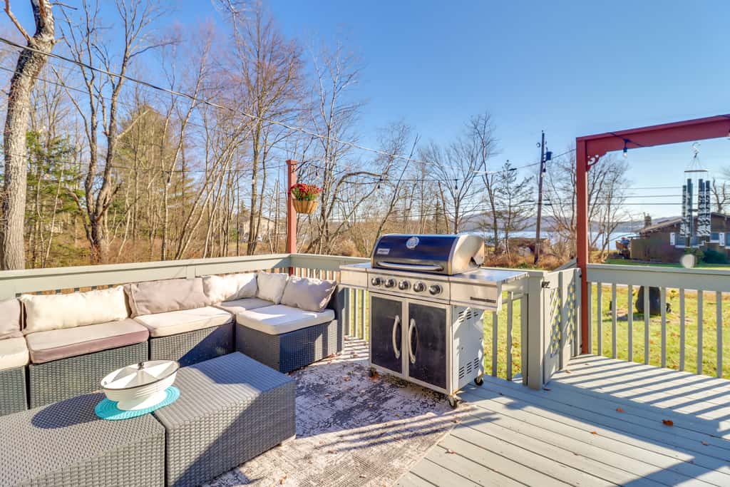 Lake View, Hot Tub, Fire Pit! Poconos Fall Getaway