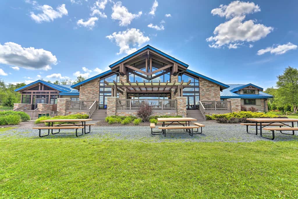 Lake View, Hot Tub, Fire Pit! Poconos Fall Getaway