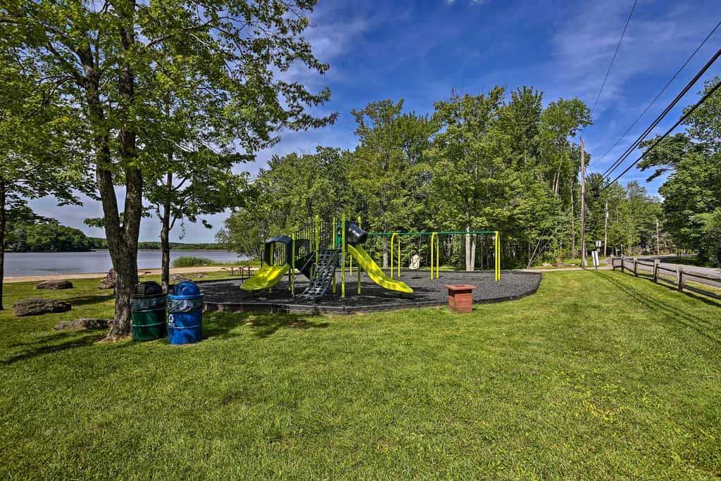 Lake View, Hot Tub, Fire Pit! Poconos Fall Getaway