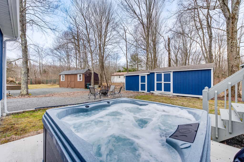 Lake View, Hot Tub, Fire Pit! Poconos Fall Getaway