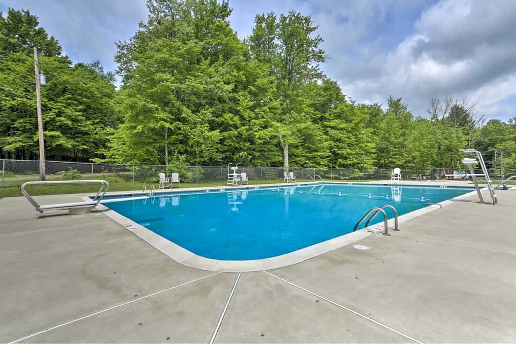 Lake View, Hot Tub, Fire Pit! Poconos Fall Getaway