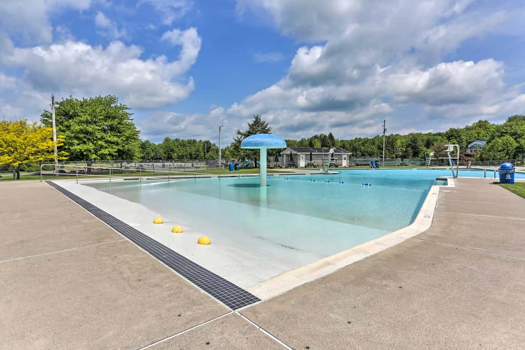 Lake View, Hot Tub, Fire Pit! Poconos Fall Getaway