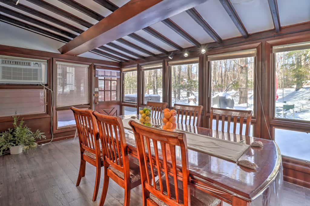 3 Mi to Slopes! Hot Tub Haven Near Lake Harmony