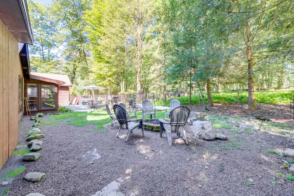 3 Mi to Slopes! Hot Tub Haven Near Lake Harmony