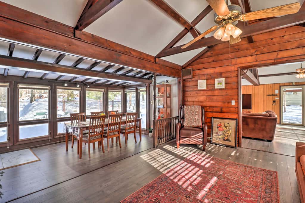 3 Mi to Slopes! Hot Tub Haven Near Lake Harmony