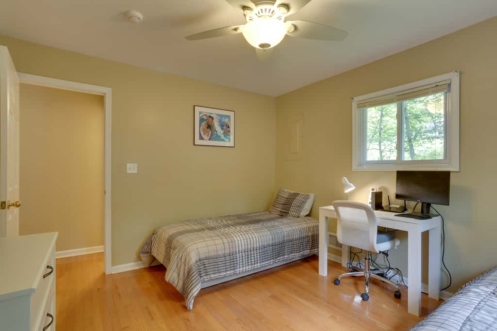 Pools, Hot Tub & More: Bushkill Mountain Getaway!