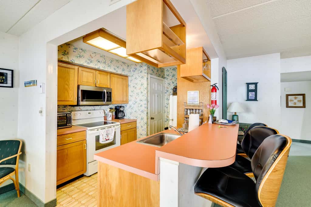 1 Mi to Big Boulder: Lakefront Unit w/ Pool Access