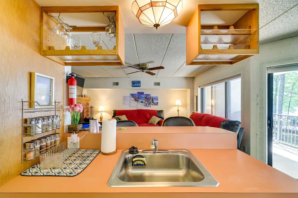 1 Mi to Big Boulder: Lakefront Unit w/ Pool Access