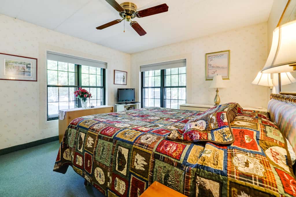 1 Mi to Big Boulder: Lakefront Unit w/ Pool Access