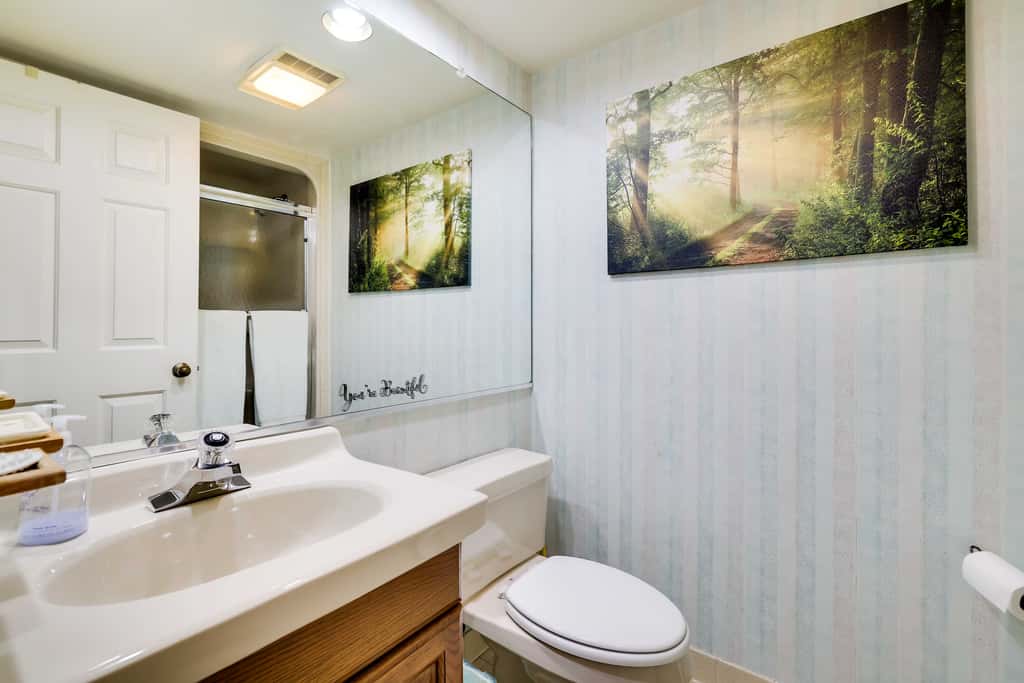 1 Mi to Big Boulder: Lakefront Unit w/ Pool Access