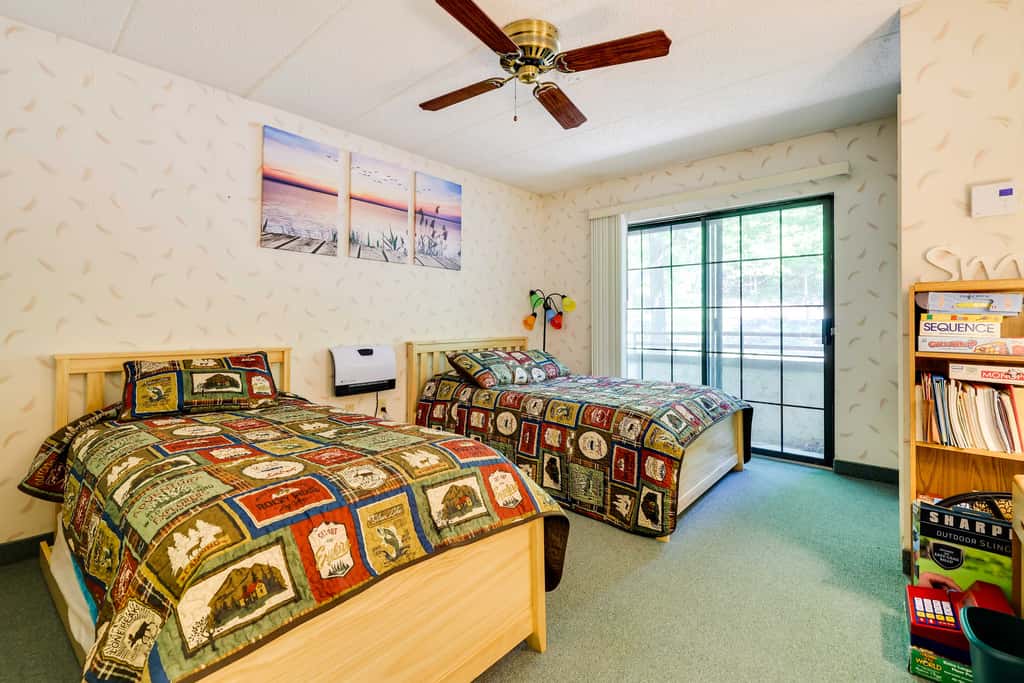 1 Mi to Big Boulder: Lakefront Unit w/ Pool Access